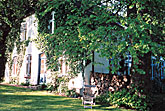 Bauernhaus eingebettet im Landschaftsgarten