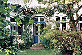 Bauernhaus eingebettet im Landschaftsgarten